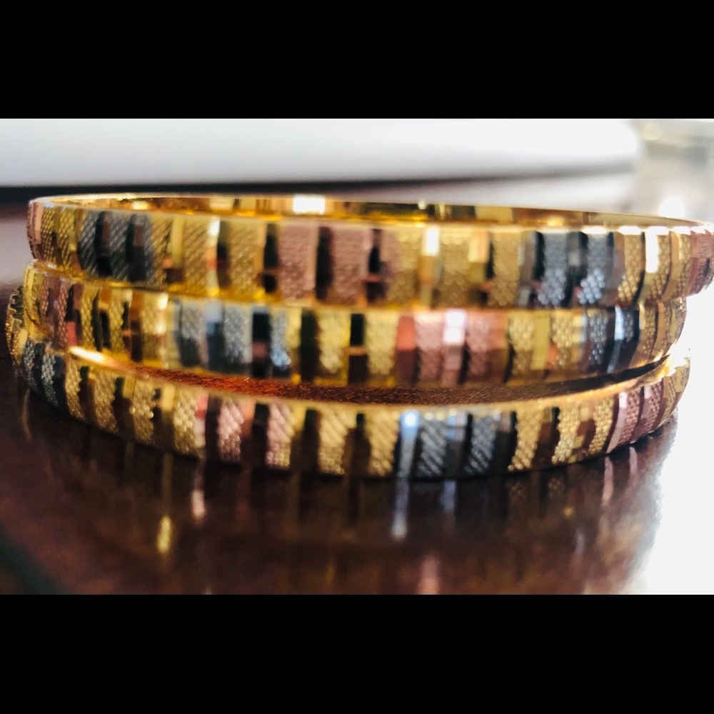 NWOT gold bangles